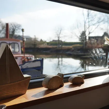Holiday home Hausboot Stoeckte *